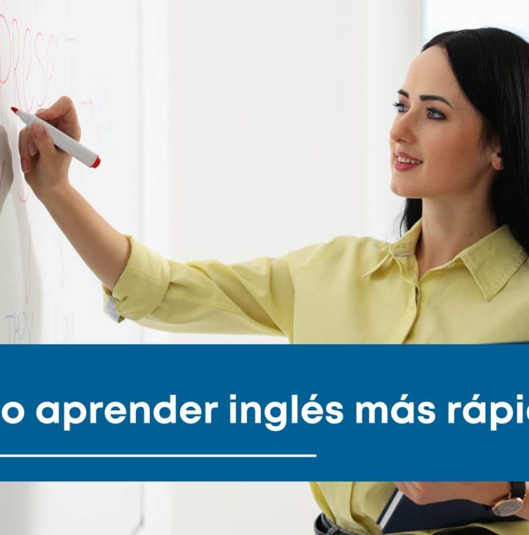Alumno aprendiendo inglés de forma práctica con profesor en IML Granada