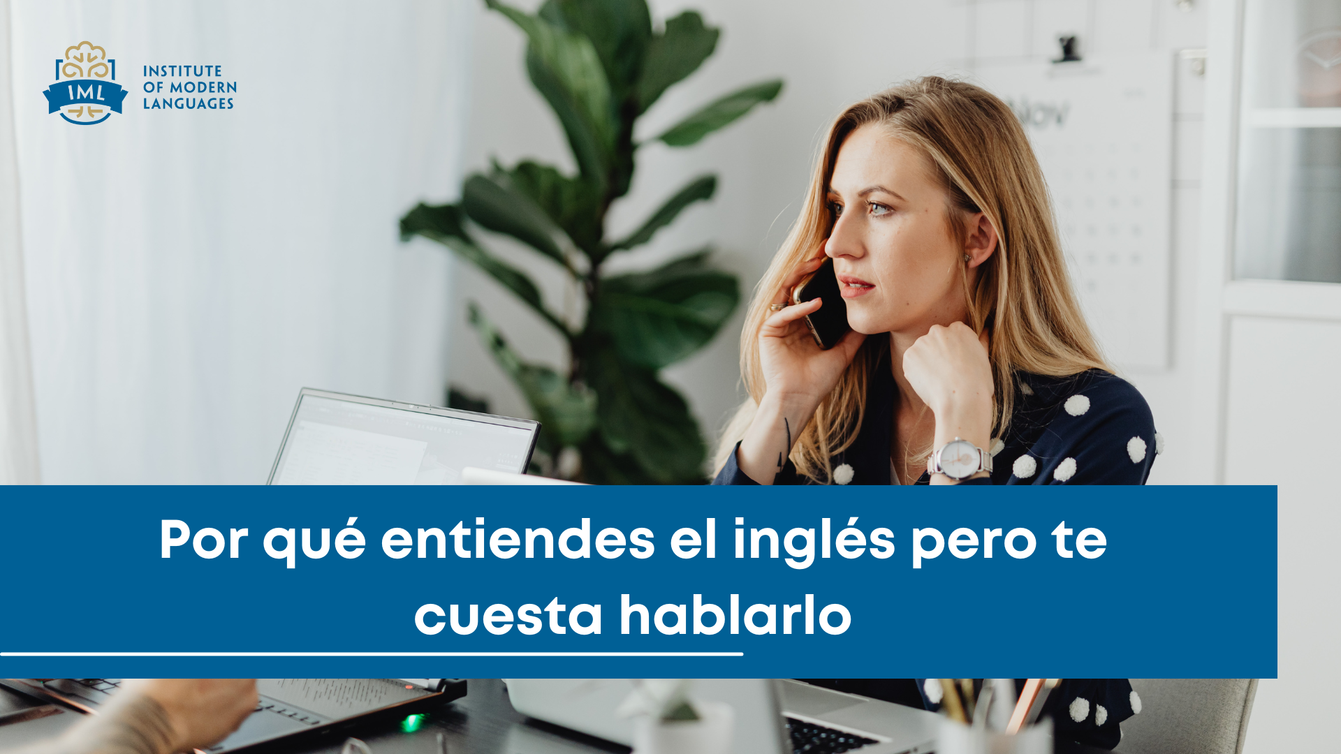 Alumno practicando speaking en clase de inglés en IML Granada